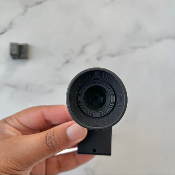 Olympus PEN E-P3 Mirrorless Digital Camera with Accessories and 2 Zoom Lenses - Picture 11 of 16